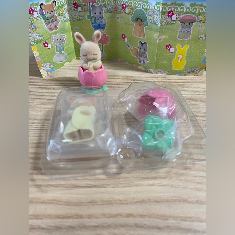 Calico Critters Blooming Baby Friends Series mystery #8